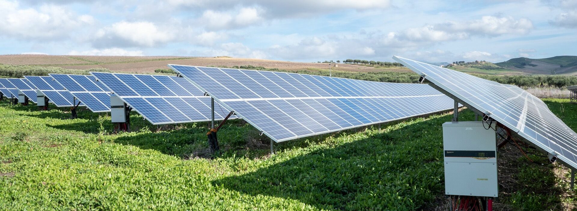An image of a solar panel farm