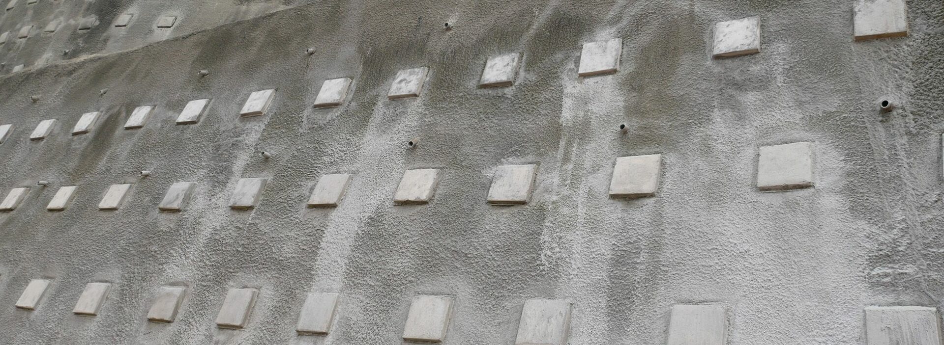 An image of a large scale supporting wall